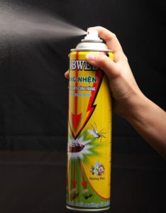 Giải đáp thắc mắc phun thuốc xịt muỗi bao lâu thì được vào nhà? 