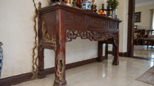 Mối ăn bàn thờ